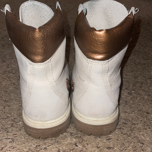 Women’s size 8 timberlands. Lightly worn. Rose gold accents. - Picture 3 of 4
